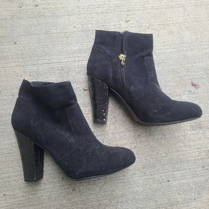 NWT Guess booties